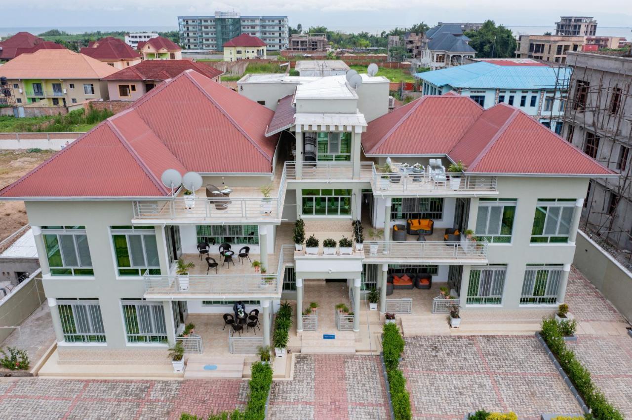 The City Block Apartment บุจัมบุรา ภายนอก รูปภาพ