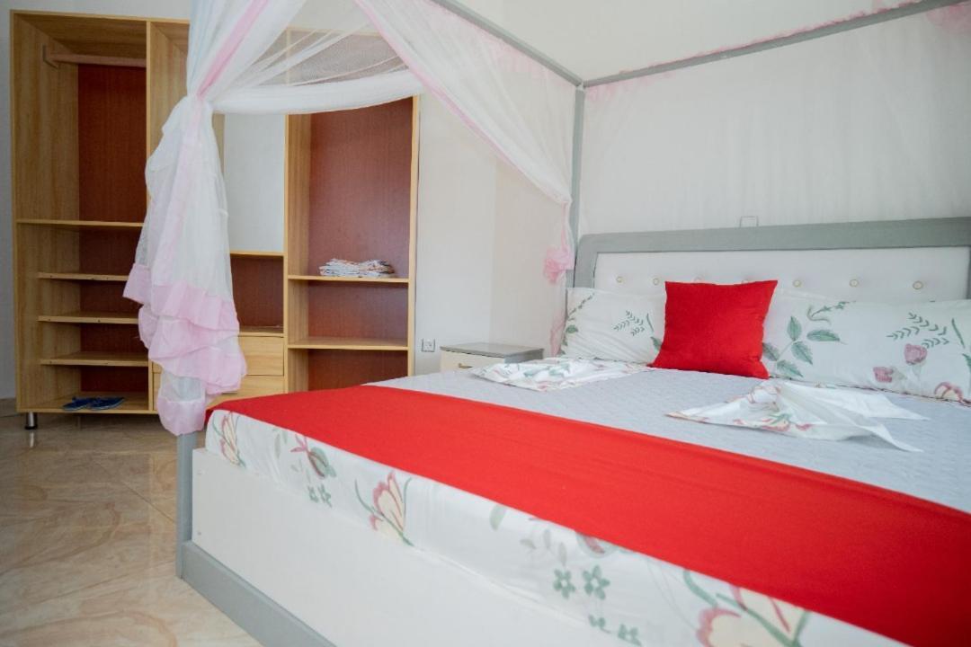 The City Block Apartment บุจัมบุรา ภายนอก รูปภาพ